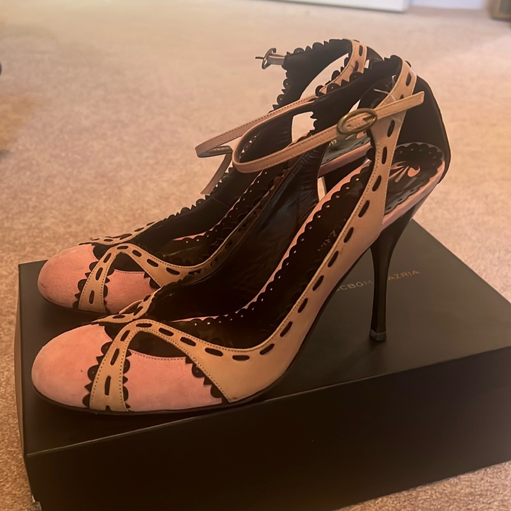BCBG MaxAzria Caldea pump